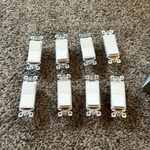 Leviton- LOT of 8 NEW White Leviton Switches